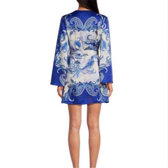 NWT Gianni Bini, Jenni Paisley Printed Satin V-Neck Blue and White Wrap Dress - Picture 3 of 7